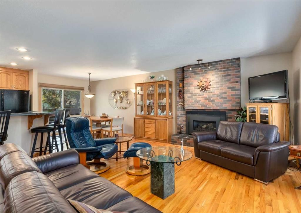 4808 Valiant Drive NW, Calgary — photo 5 of 32
