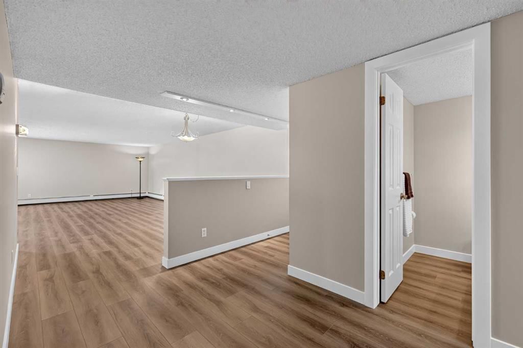 118, 2425 90 Avenue SW, Calgary — photo 3 of 48