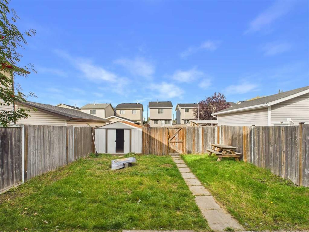 140 martindale Boulevard NE, Calgary — photo 3 of 35