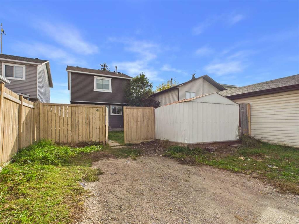 140 martindale Boulevard NE, Calgary — photo 4 of 35