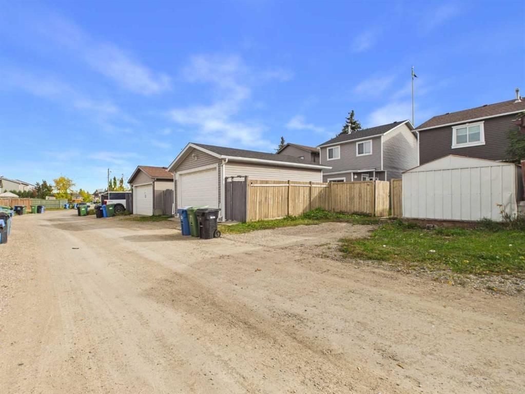 140 martindale Boulevard NE, Calgary — photo 5 of 35