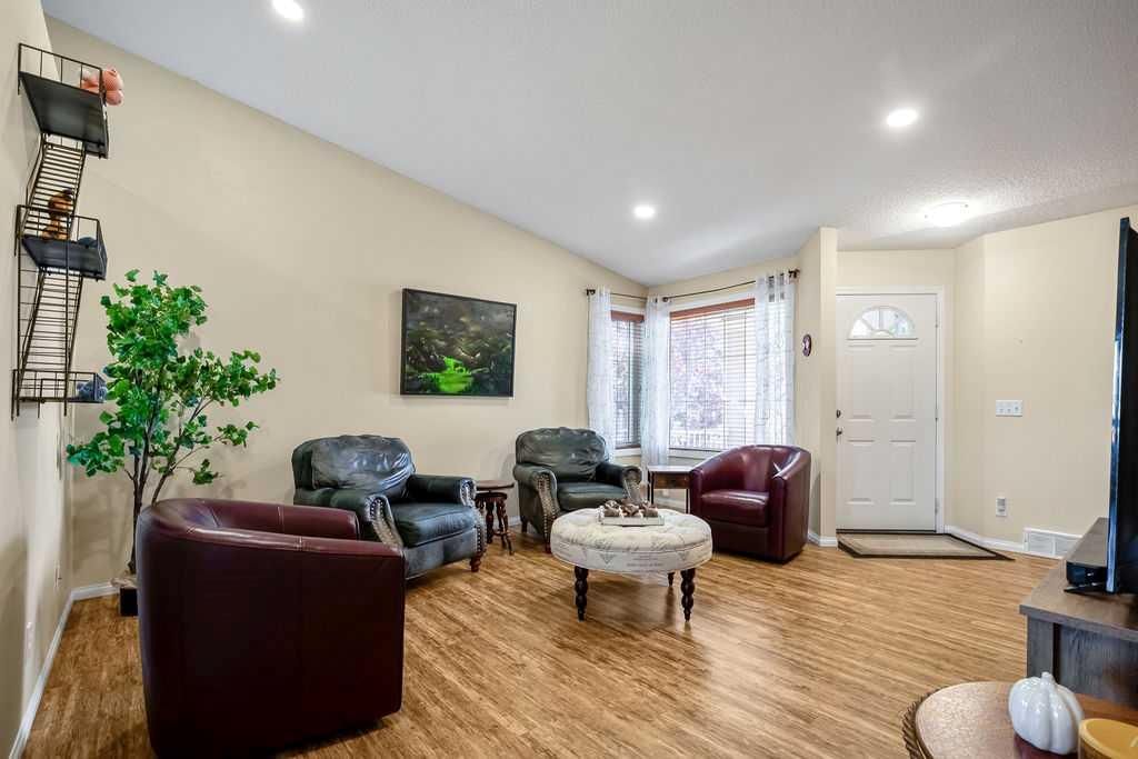 46 Harvest Grove Green NE, Calgary — photo 4 of 36