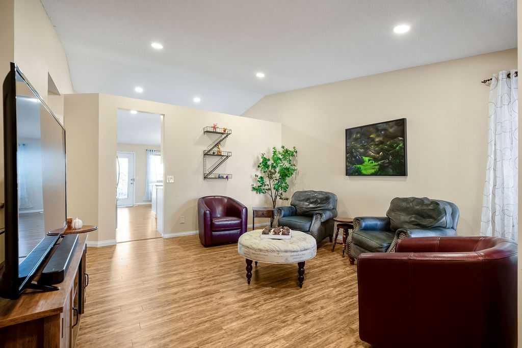 46 Harvest Grove Green NE, Calgary — photo 5 of 36