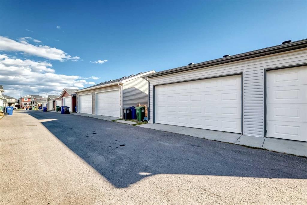 176 Willow Park, Cochrane — photo 2 of 50