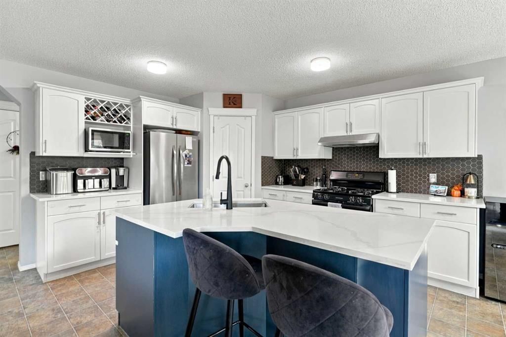 27 Chapman Close SE, Calgary — photo 2 of 49