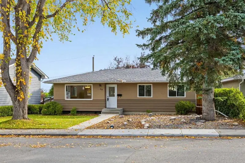 48 Selkirk Drive SW, Calgary — photo 2 of 50