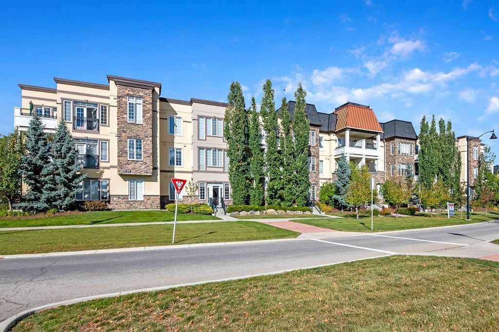 204, 39 Quarry Gate SE, Calgary — photo 3 of 28