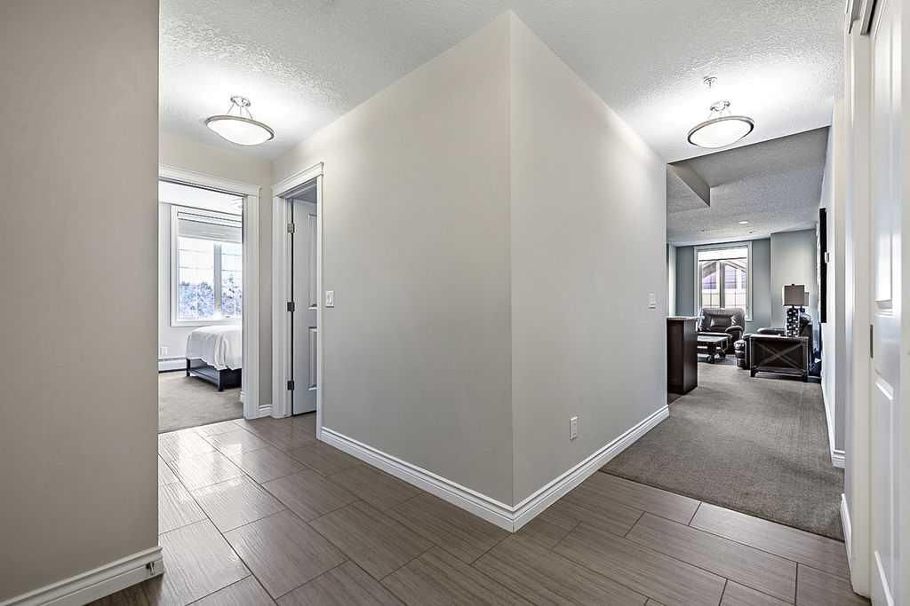 204, 39 Quarry Gate SE, Calgary — photo 5 of 28