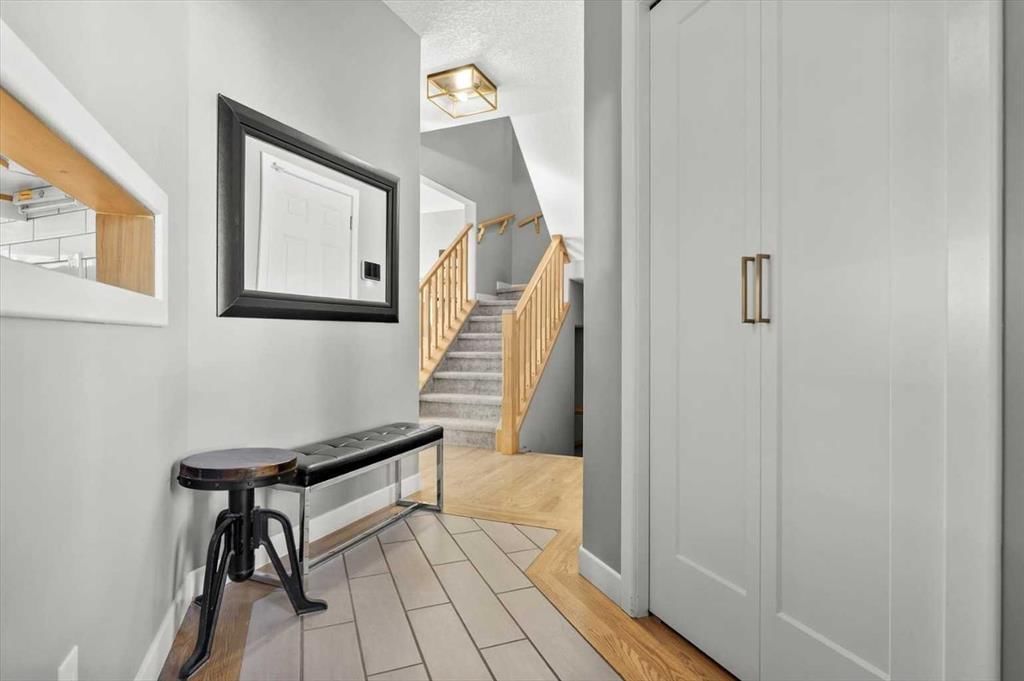 49 Prominence Park SW, Calgary — photo 4 of 46
