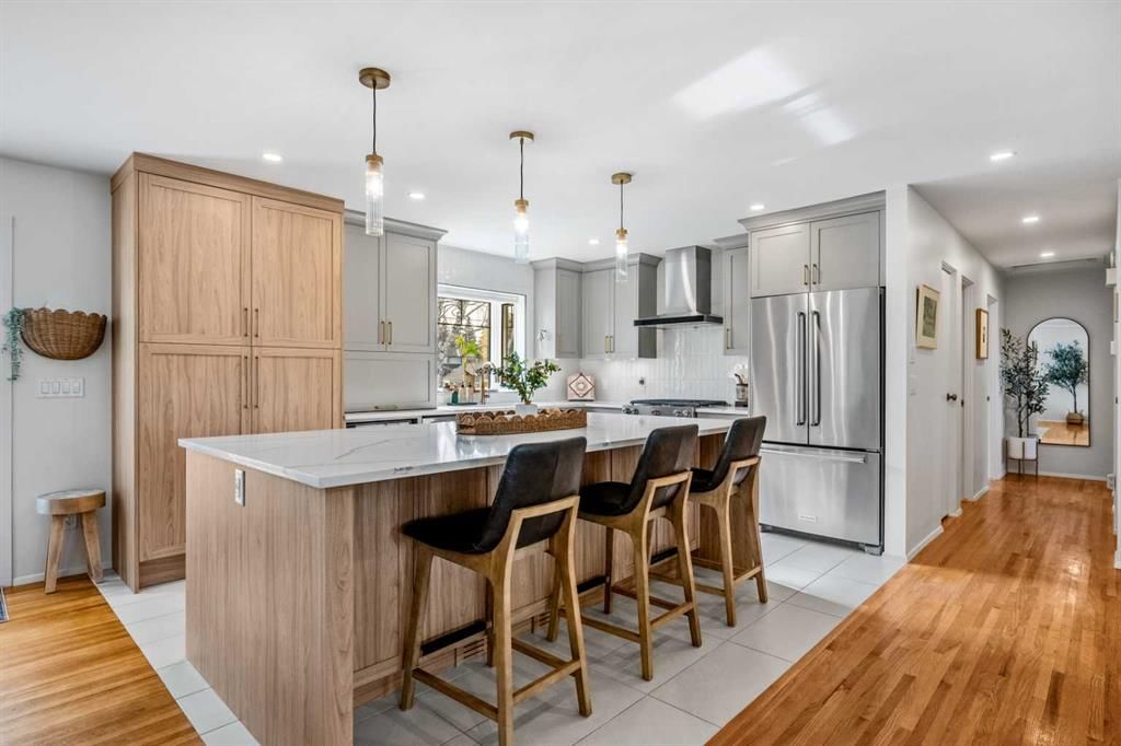 68 Lake Emerald Road SE, Calgary — photo 5 of 49
