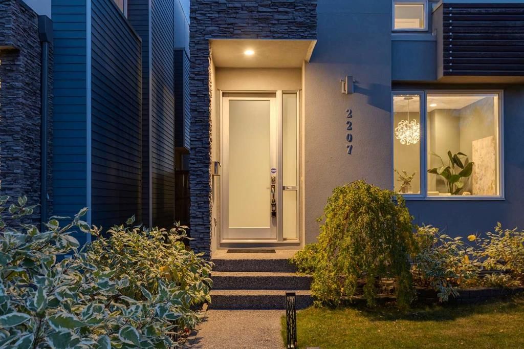 2207 32 Avenue SW, Calgary — photo 2 of 41