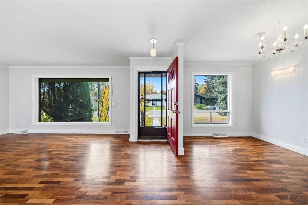 7412 Fleetwood Drive SE, Calgary — photo 2 of 49