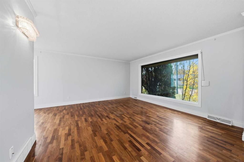 7412 Fleetwood Drive SE, Calgary — photo 3 of 49