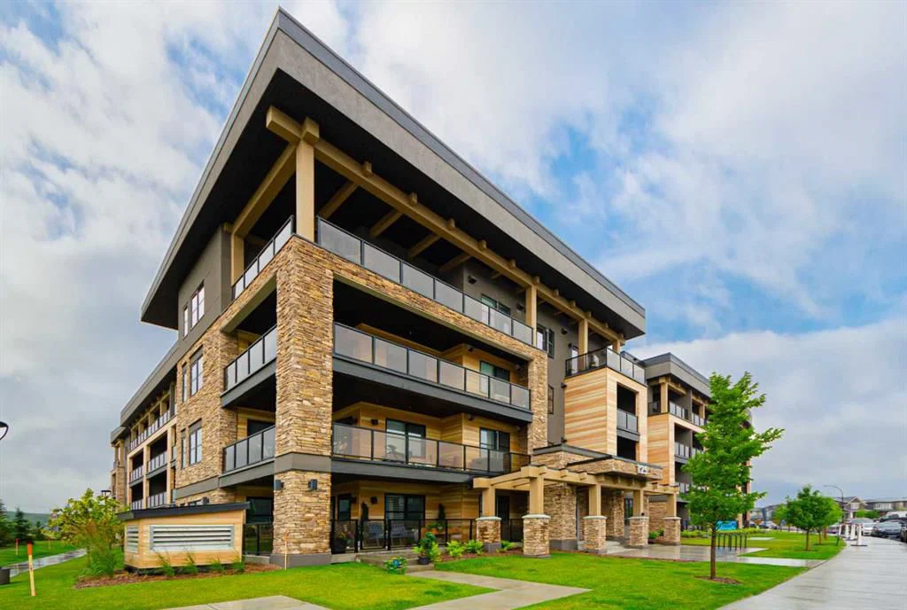 305, 125 Wolf Hollow Crescent SE, Calgary — main listing photo