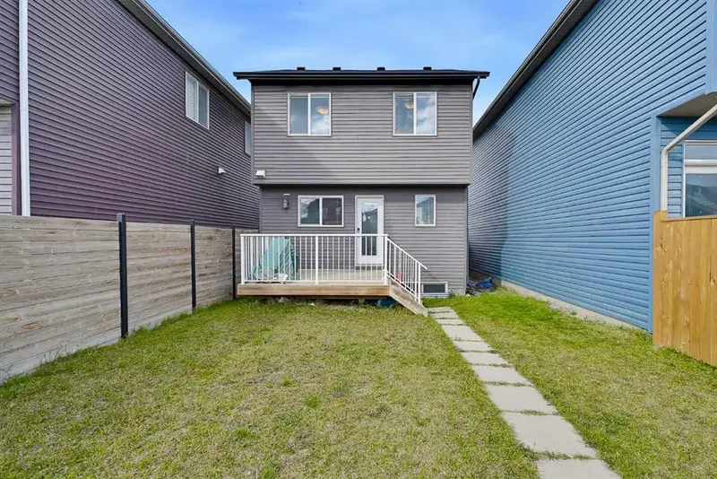 117 Howse Avenue NE, Calgary — photo 3 of 41