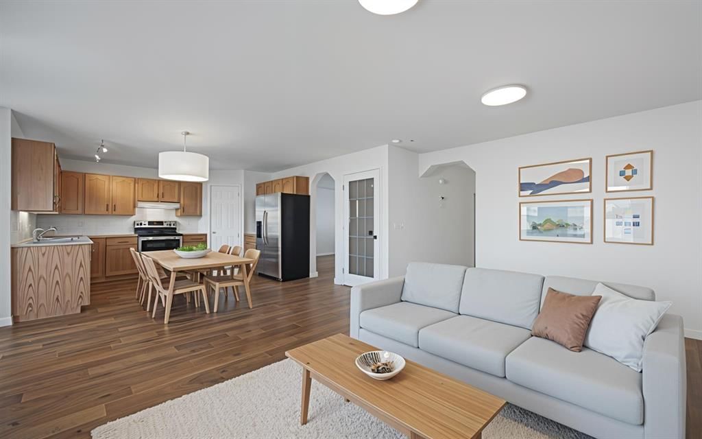 182 Coventry Close NE, Calgary — photo 3 of 36