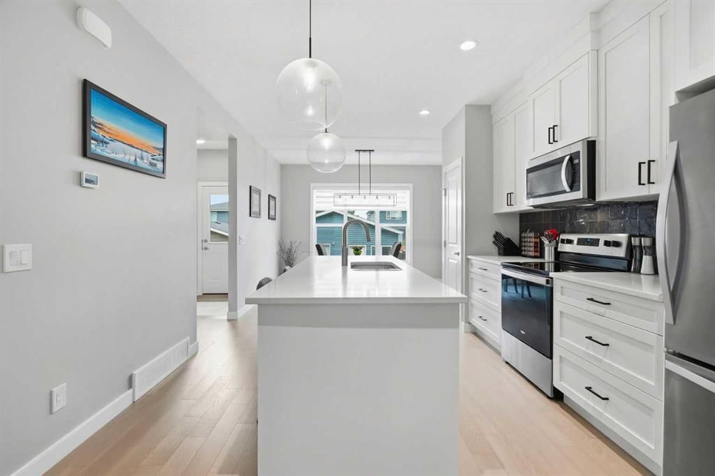 140 Fireside Way, Cochrane — photo 3 of 23