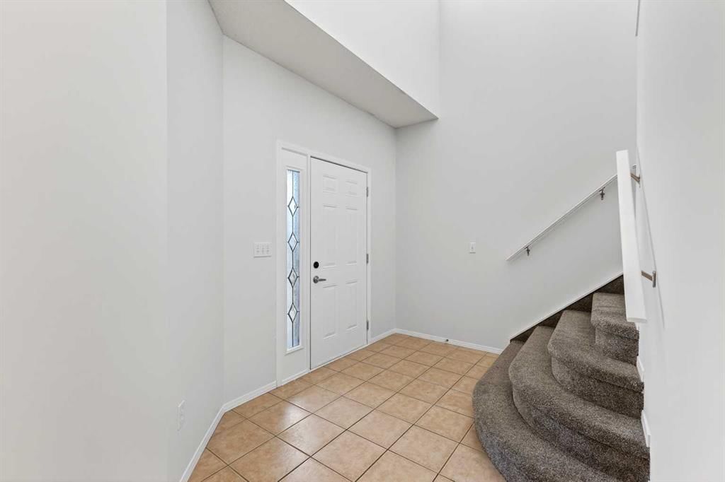 53 Royal Birch Way NW, Calgary — photo 4 of 36