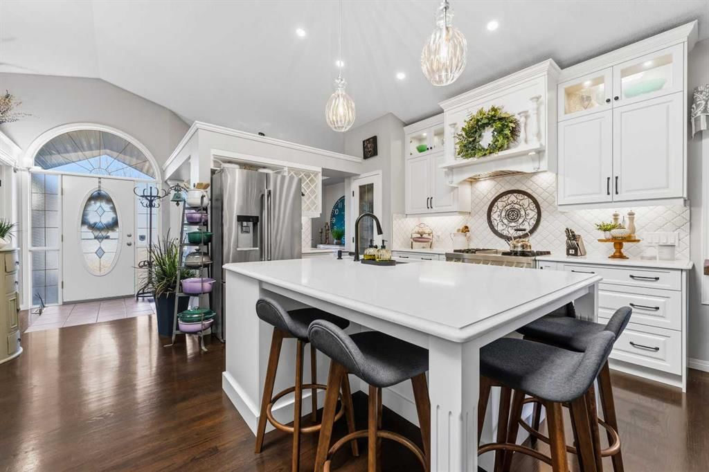 10948 Valley Ridge Drive NW, Calgary — photo 3 of 40