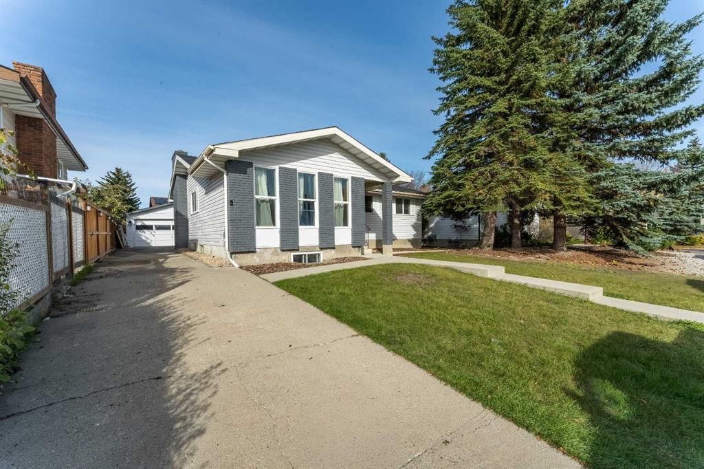 208 Woodpark Place SW, Calgary — photo 2 of 43
