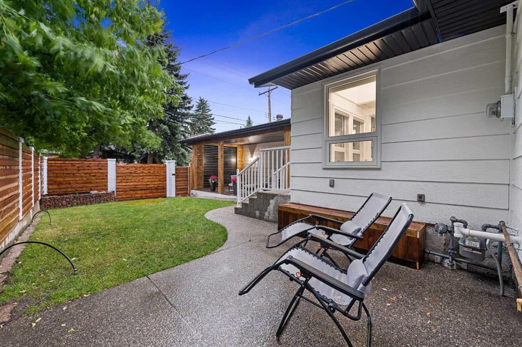 931 Parkwood Way SE, Calgary — photo 3 of 47