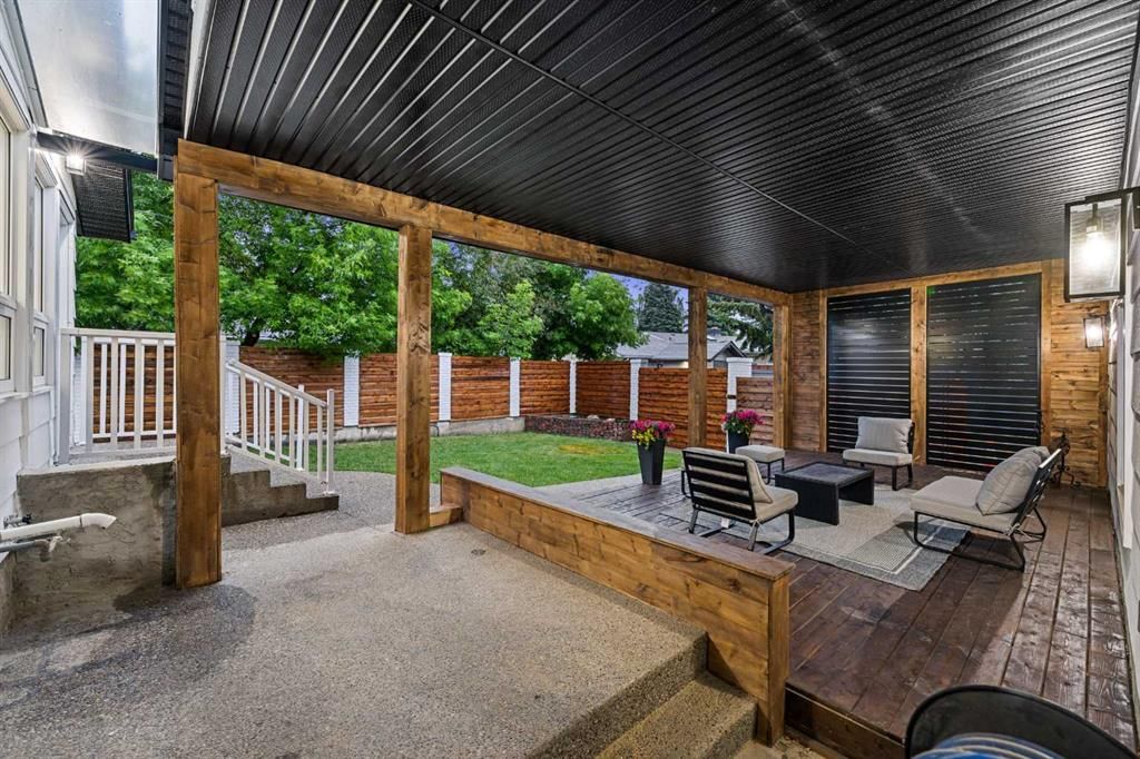 931 Parkwood Way SE, Calgary — photo 5 of 47