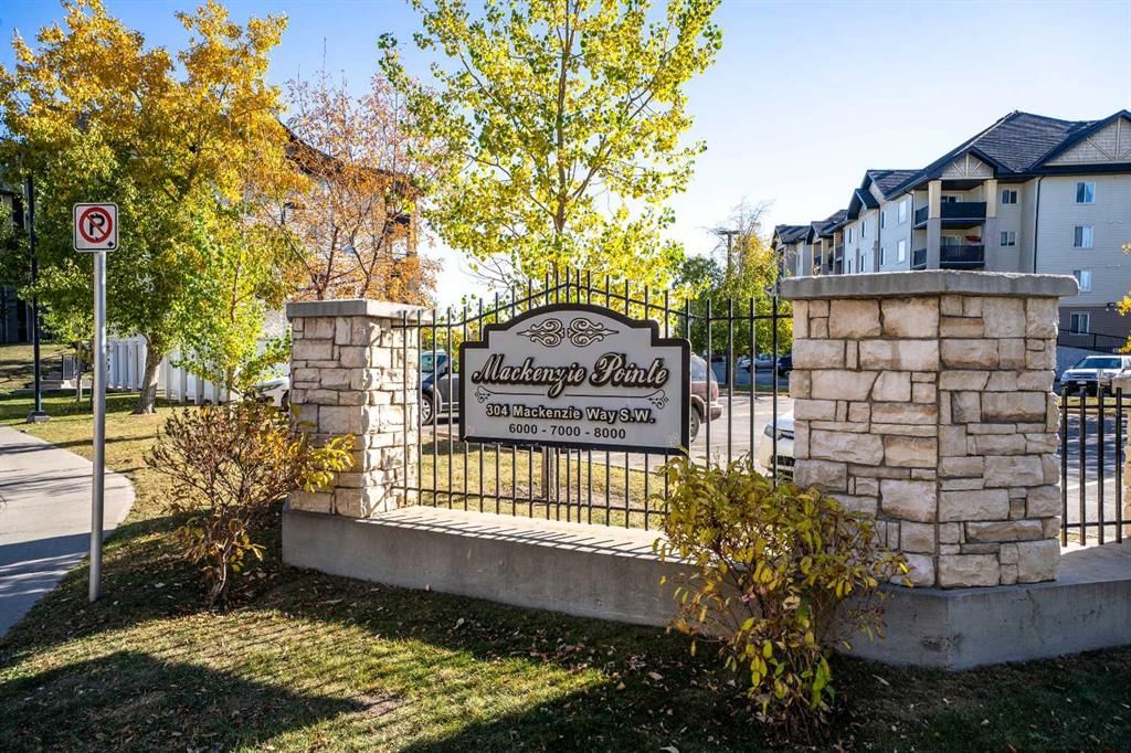 8412, 304 Mackenzie Way SW, Airdrie — photo 3 of 37