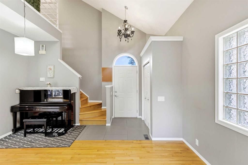 45 Patterson Hill SW, Calgary — photo 3 of 39