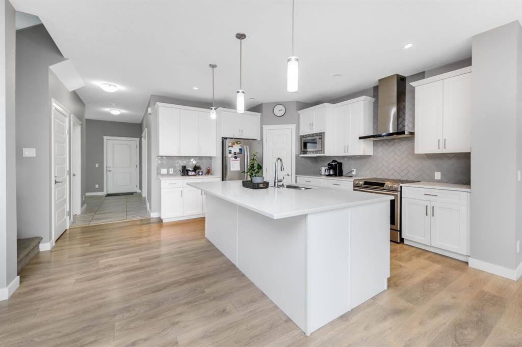 124 Corner Meadows Park NE, Calgary — photo 4 of 43