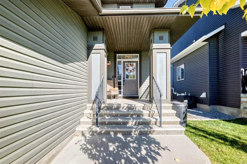 128 Ravenskirk Close SE, Airdrie — photo 2 of 50