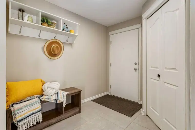 4226, 10 Prestwick Bay SE, Calgary — photo 2 of 39