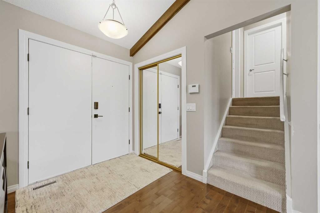 367 Norseman Road NW, Calgary — photo 4 of 49