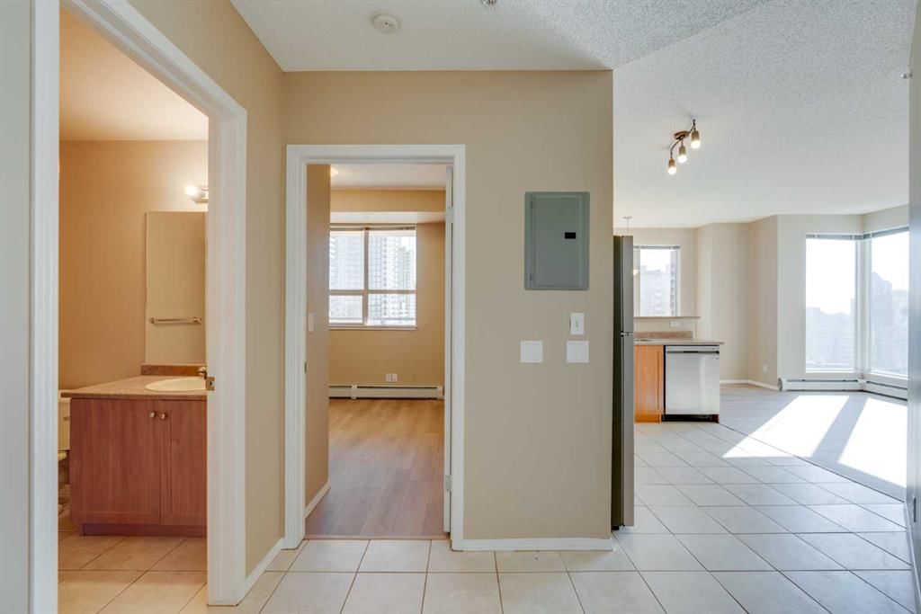 1816, 1053 10 Street SW, Calgary — photo 3 of 39