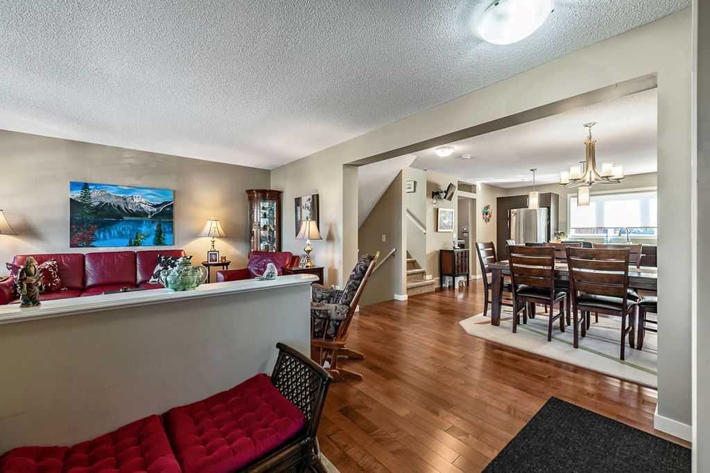 86 Walden Crescent SE, Calgary — photo 4 of 44