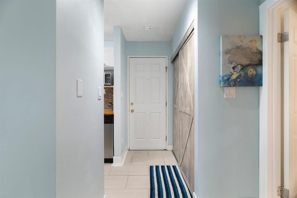 4, 930 Royal Avenue SW, Calgary — photo 4 of 32