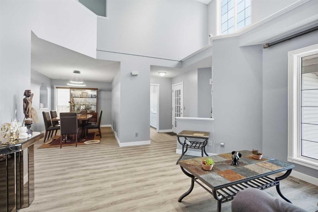 9858 Hidden Valley Drive NW, Calgary — photo 4 of 45