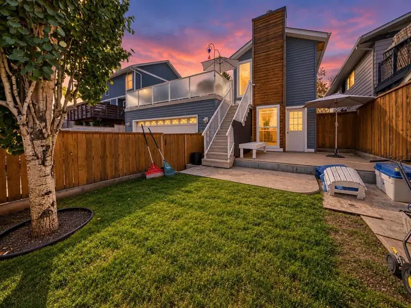 155 Strathcona Close SW, Calgary — photo 2 of 34