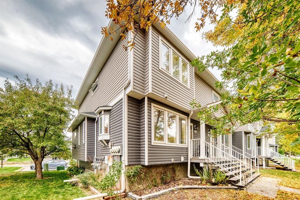 355 Regal Park NE, Calgary — photo 3 of 25