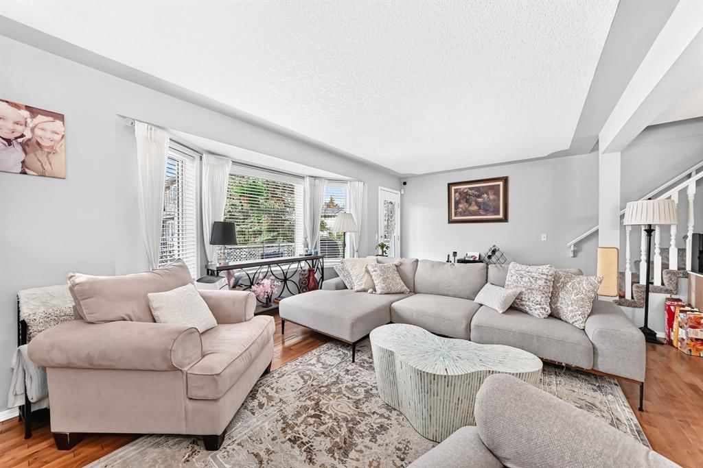 355 Regal Park NE, Calgary — photo 5 of 25