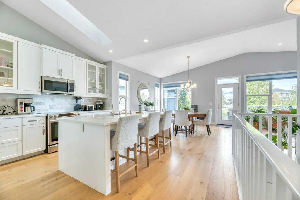 32 Walden Place SE, Calgary — photo 5 of 32