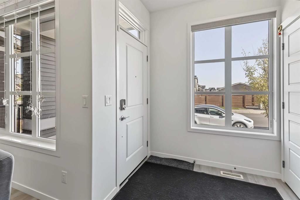 16 Howse Crescent NE, Calgary — photo 3 of 35