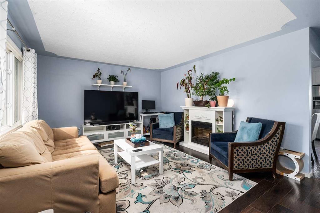 5410 Valentine Crescent SE, Calgary — photo 4 of 24