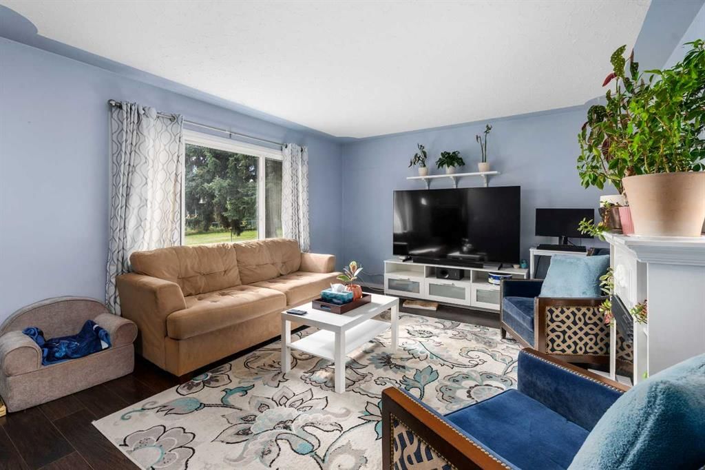 5410 Valentine Crescent SE, Calgary — photo 5 of 24