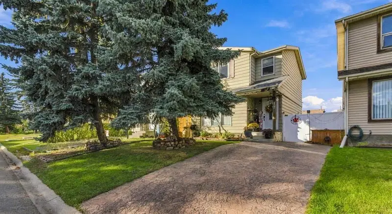 17 Erin Ridge Road SE, Calgary — photo 2 of 10