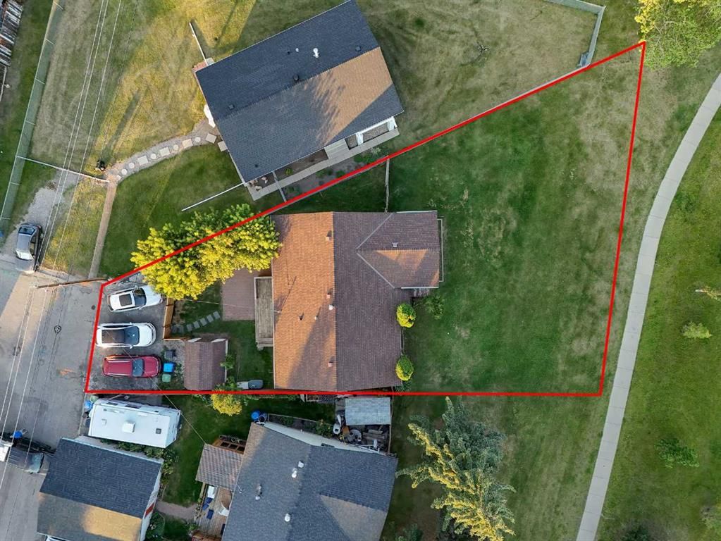 6036 Memorial Drive NE, Calgary — photo 2 of 45