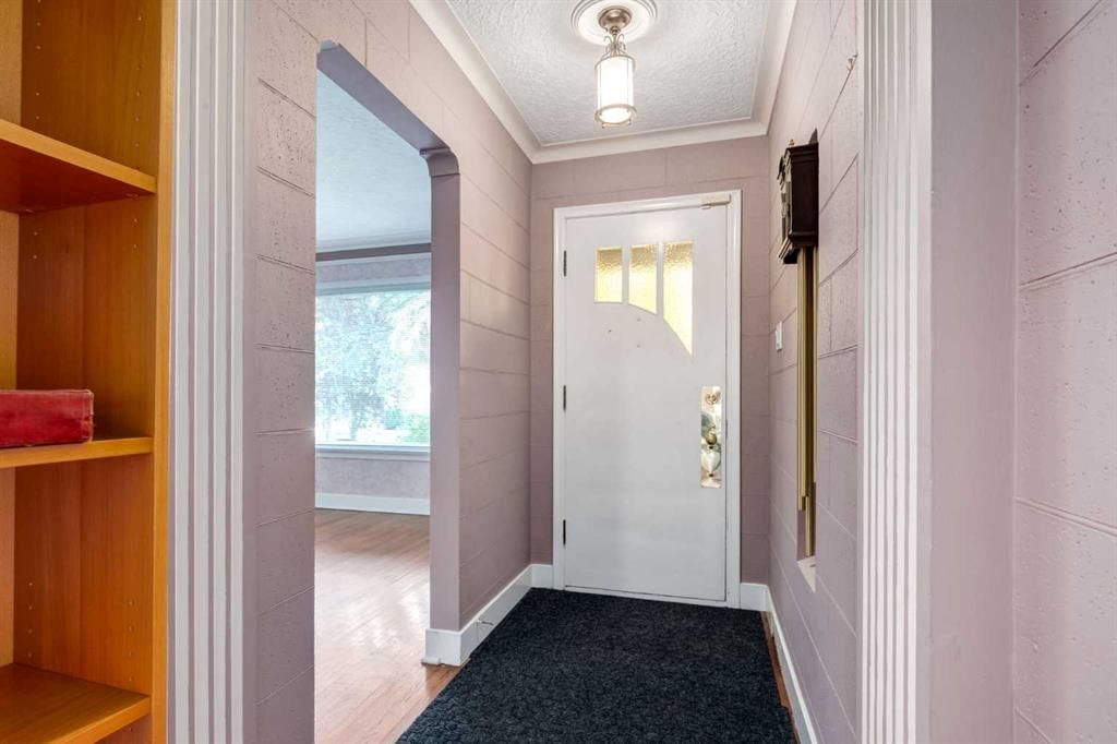 827 17 Avenue NW, Calgary — photo 3 of 30