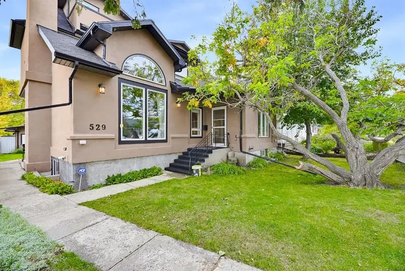 529 18 Avenue NW, Calgary — main listing photo