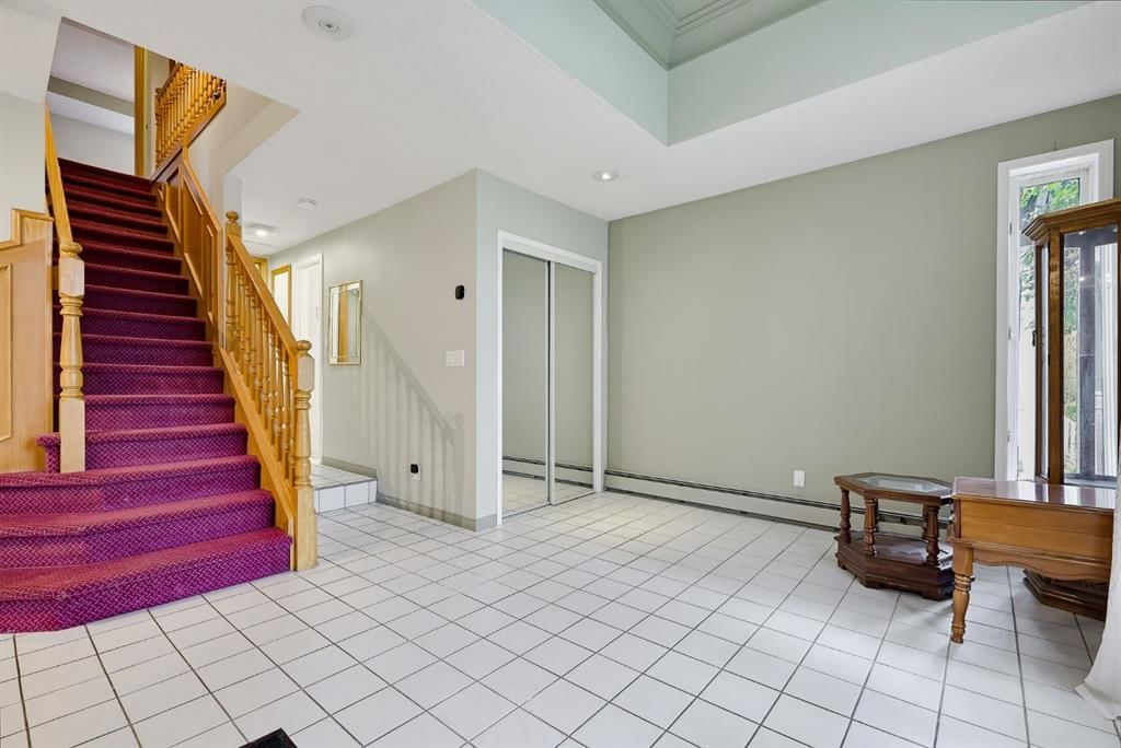 529 18 Avenue NW, Calgary — photo 4 of 45