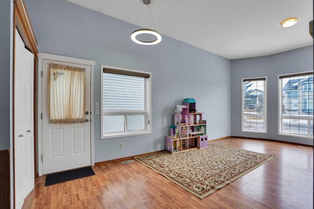 193 Martindale Drive NE, Calgary — photo 4 of 49