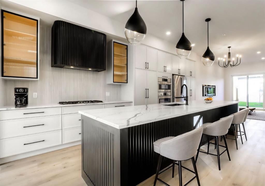 1028 18 Avenue NW, Calgary — photo 2 of 40
